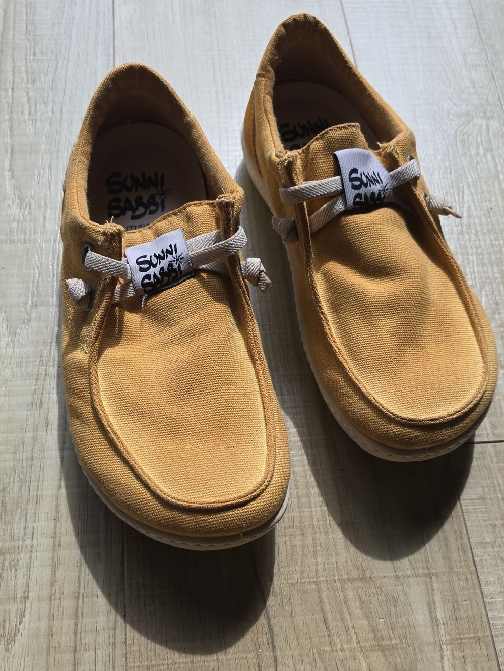 Suni Sabbi Kakai Women's Mustard Slip-On , Made In Spain